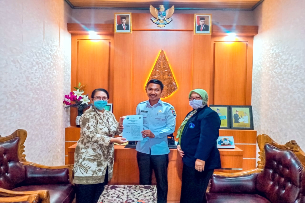 Kepala Desa Merkawang Melakukan MOU Dengan Politeknik Kesehatan Kemenkes Surabaya